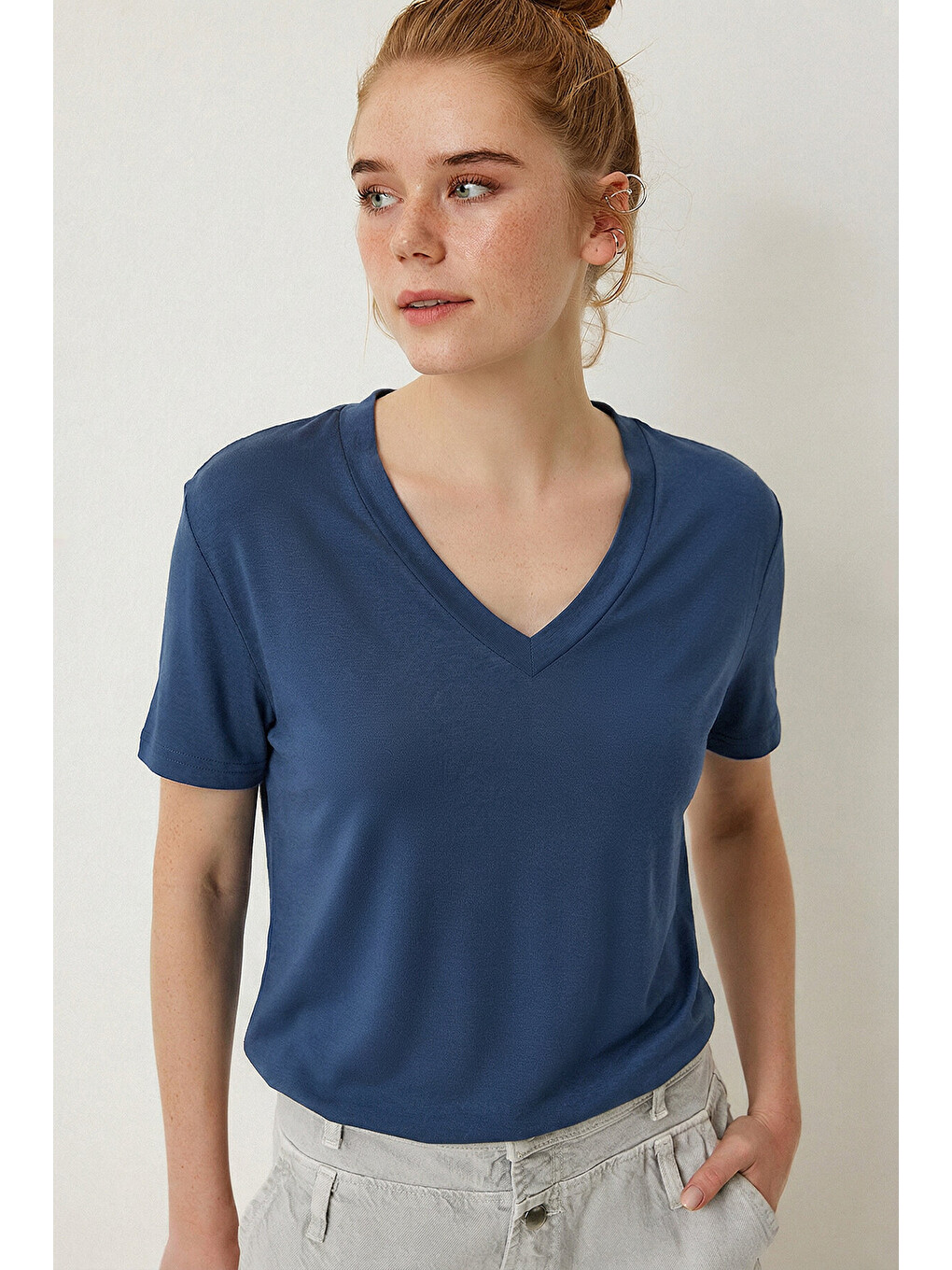 V Yaka Basic Viskon T-shirt Kobalt Mavi Len0001