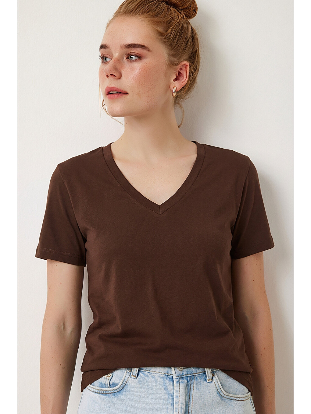 V Yaka Basic Viskon T-shirt Kahverengi Len0001-1