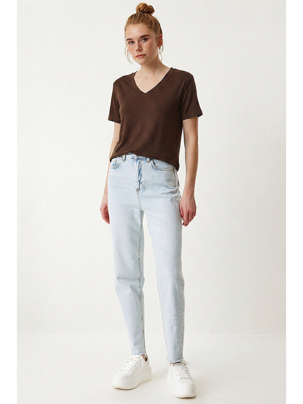 V Yaka Basic Viskon T-shirt Kahverengi Len0001-2