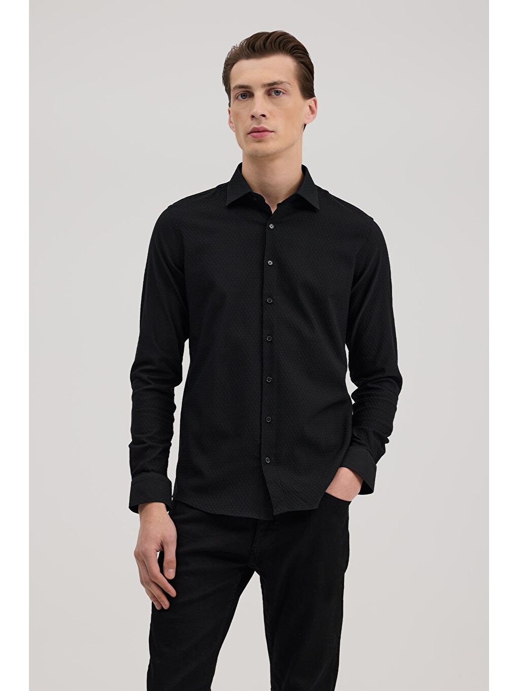 Siyah Comfort Fit Klasik Yaka Kendinden Desenli Gömlek