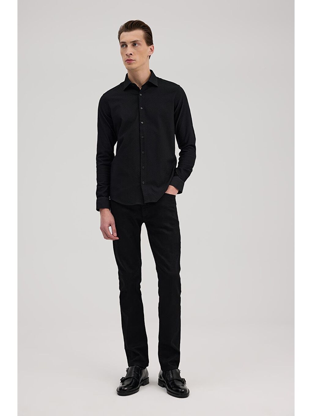 Siyah Comfort Fit Klasik Yaka Kendinden Desenli Gömlek-1