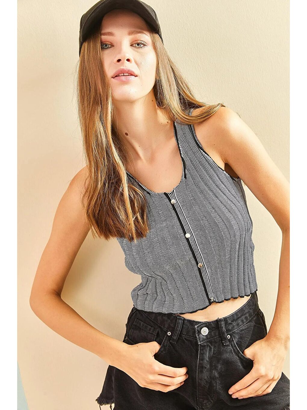 Siyah Kadın Düğme Desenli Askılı Bluz-1