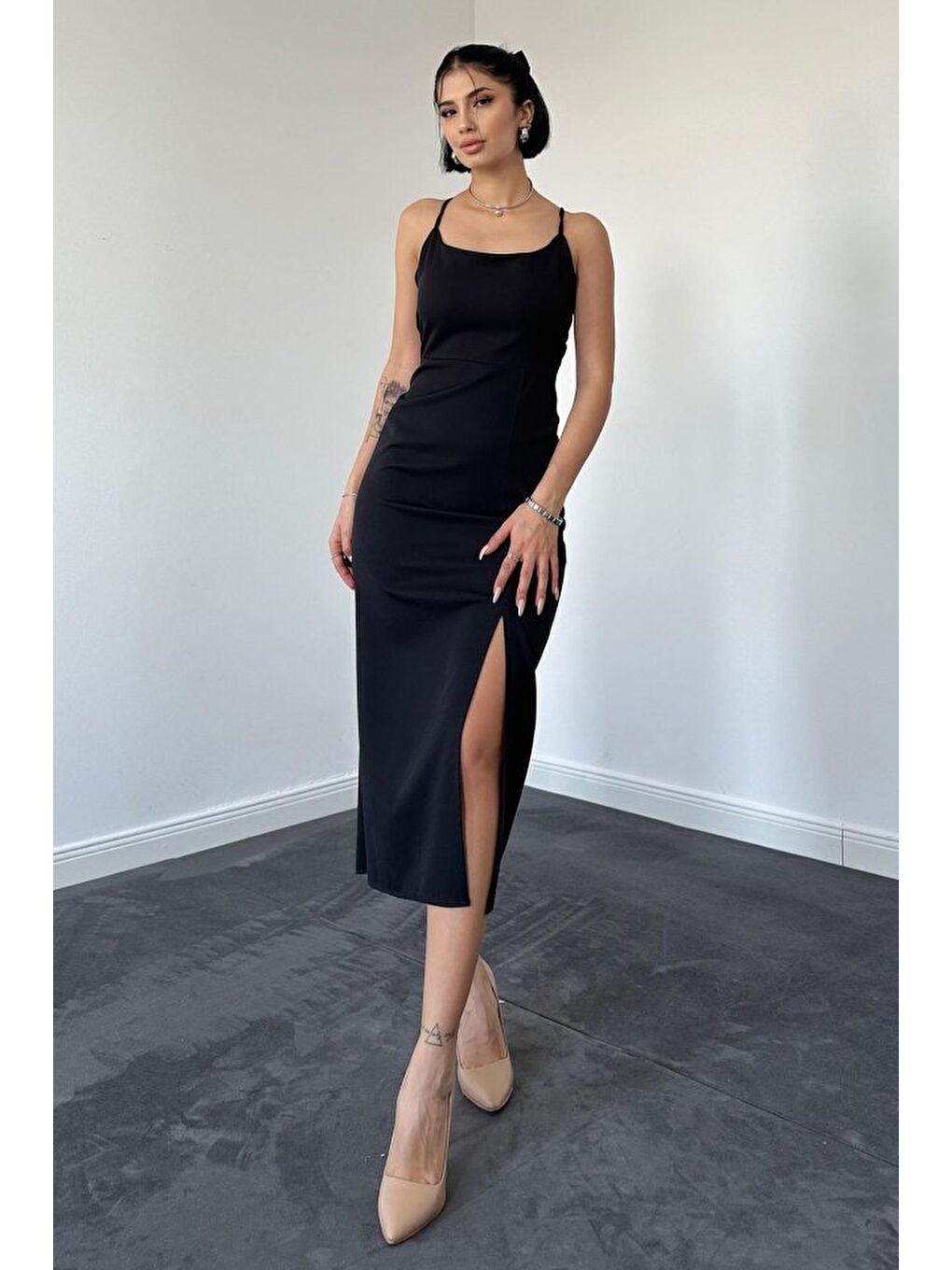 Siyah Sırt Dekolteli Elbise-1