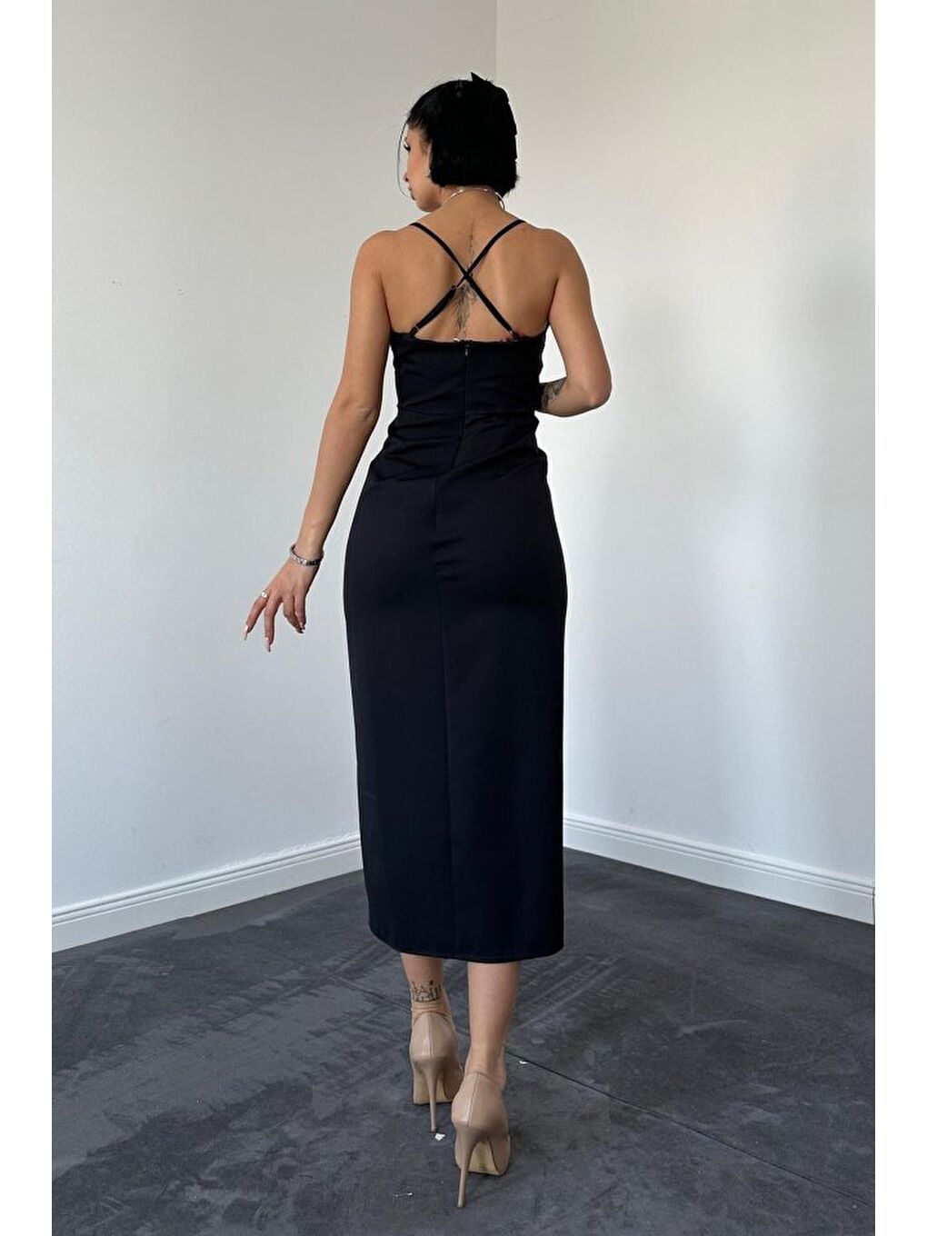 Siyah Sırt Dekolteli Elbise-2