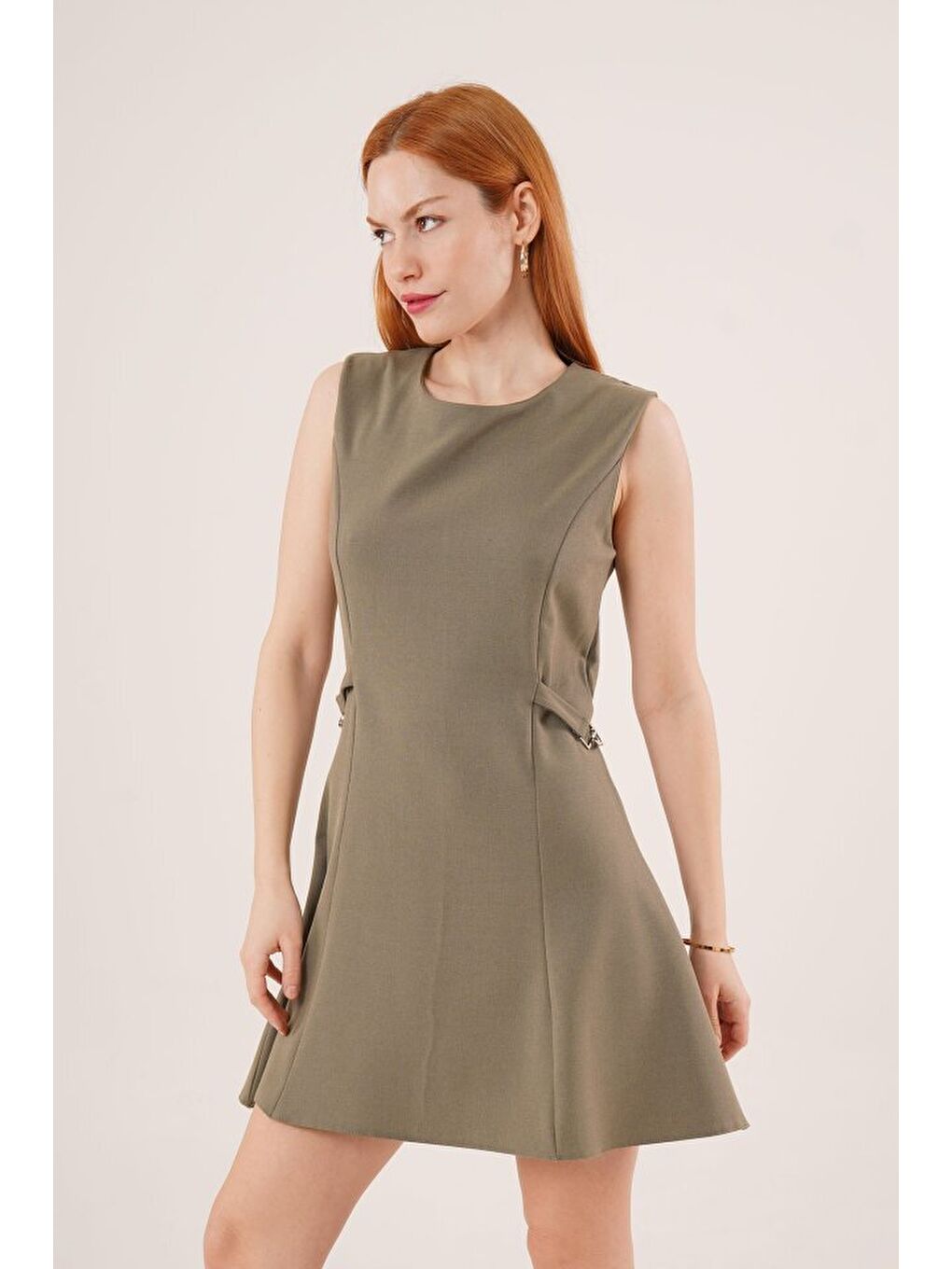 Yanları Zincir Detaylı Sıfır Kol Haki Mini Elbise-3