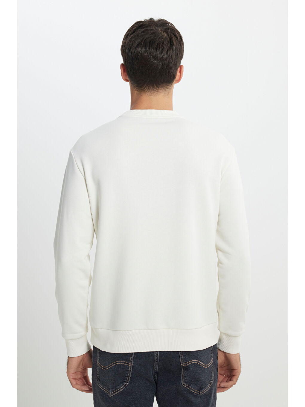 Beyaz Regular Fit Bisiklet Yaka Sweatshirt-5