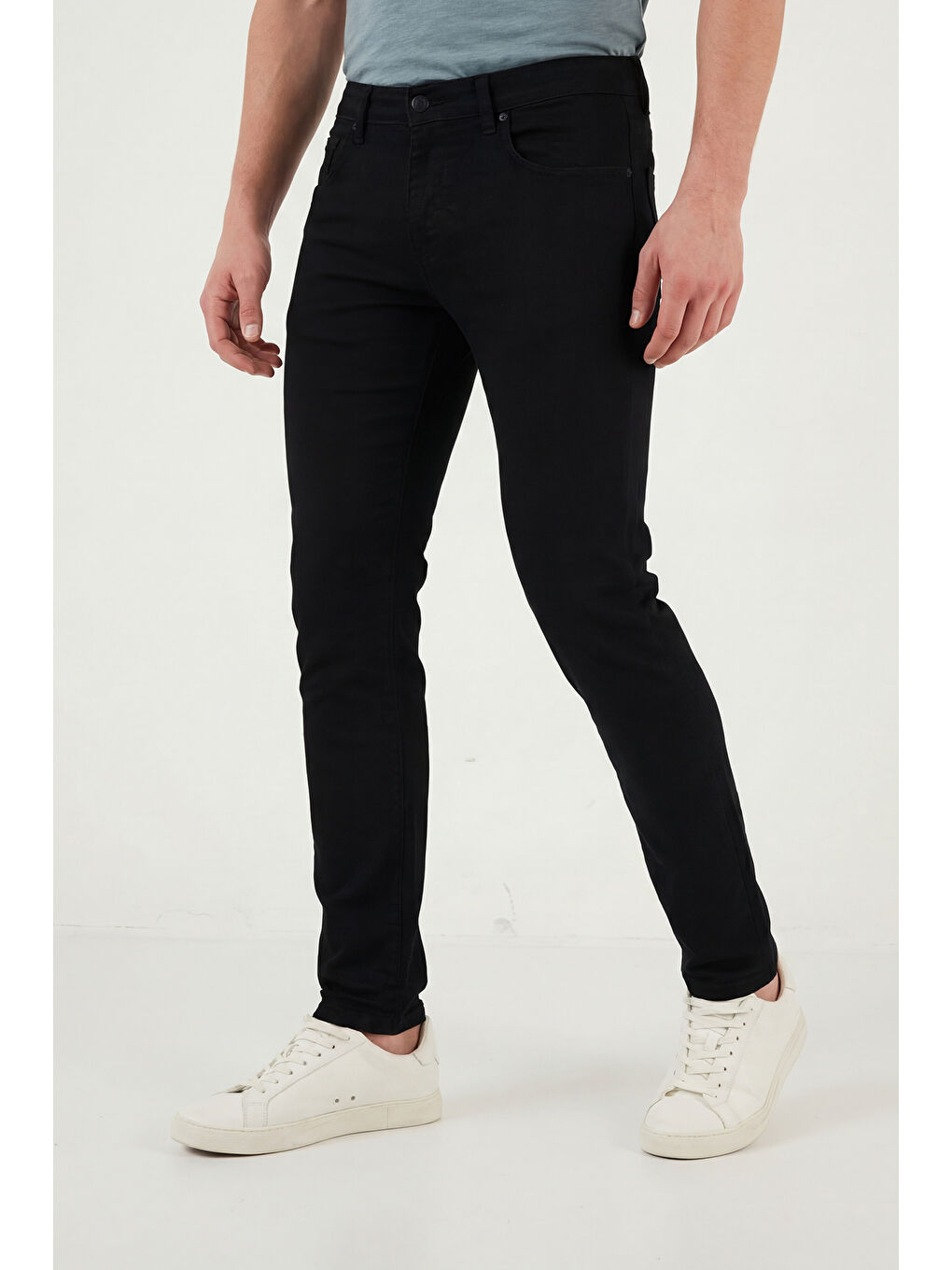 Siyah Dar Kalıp Düşük Bel Dar Paça Jean Pantolon 1115C63NAPOLI-3