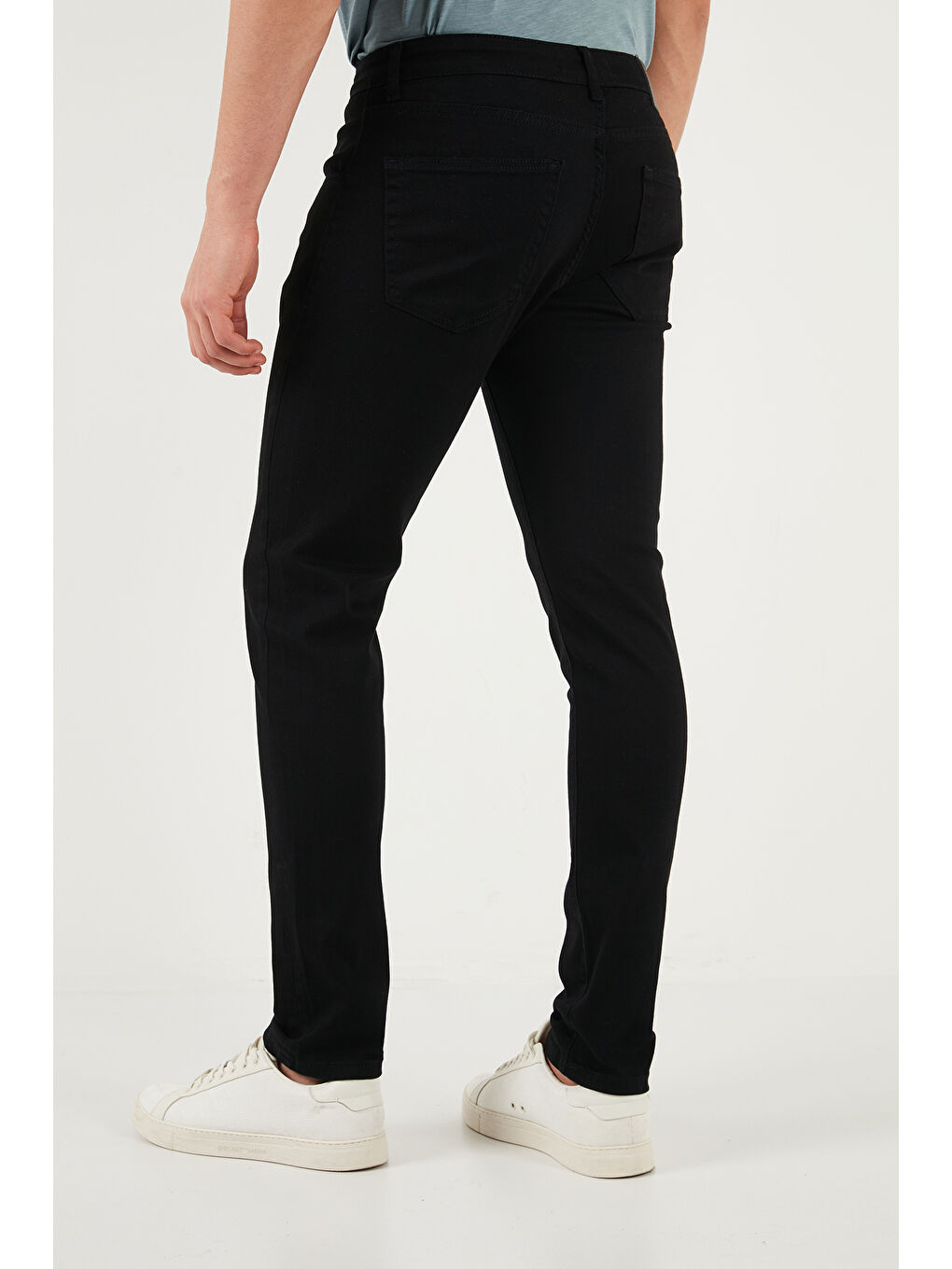 Siyah Dar Kalıp Düşük Bel Dar Paça Jean Pantolon 1115C63NAPOLI-6