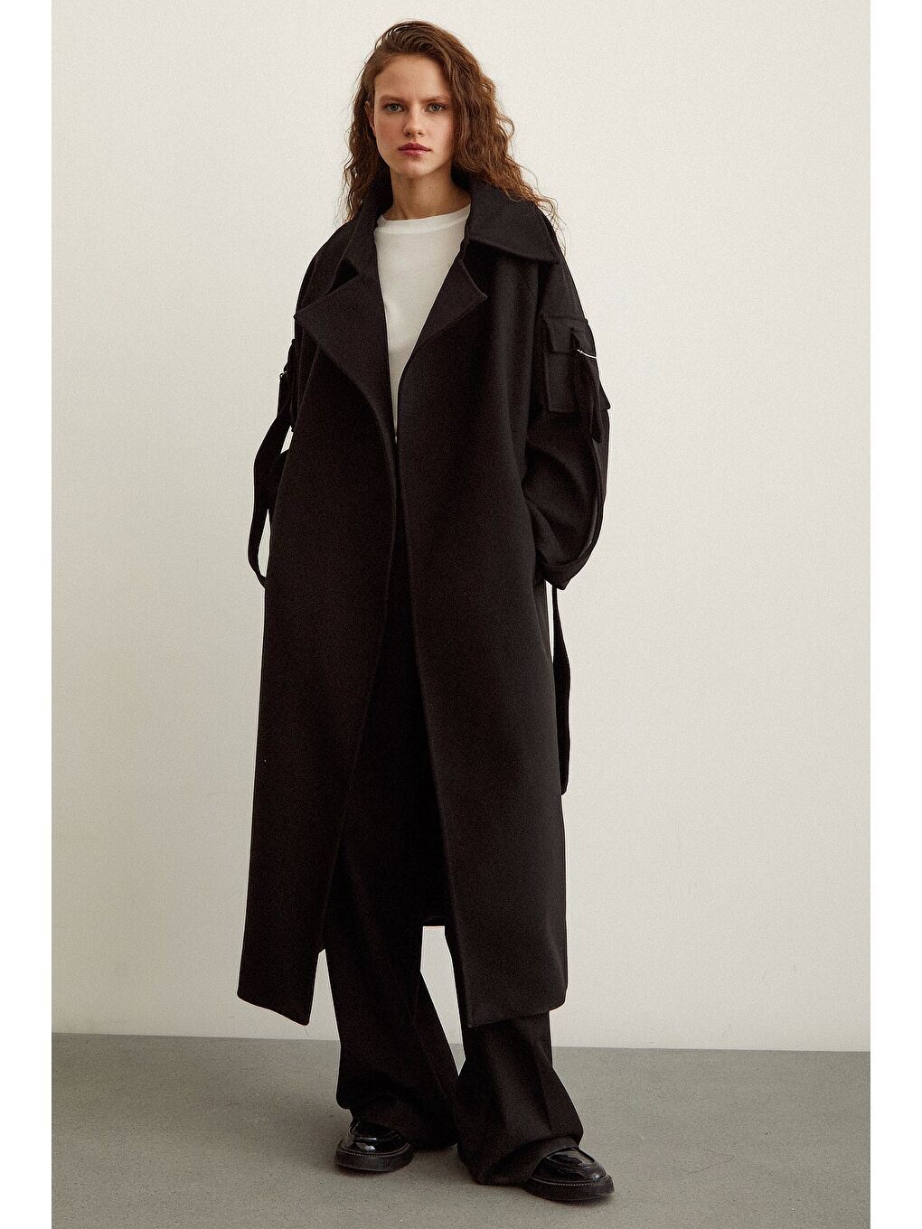 Kolu Cepli Apoletli Uzun Kaşe Kaban Siyah-1