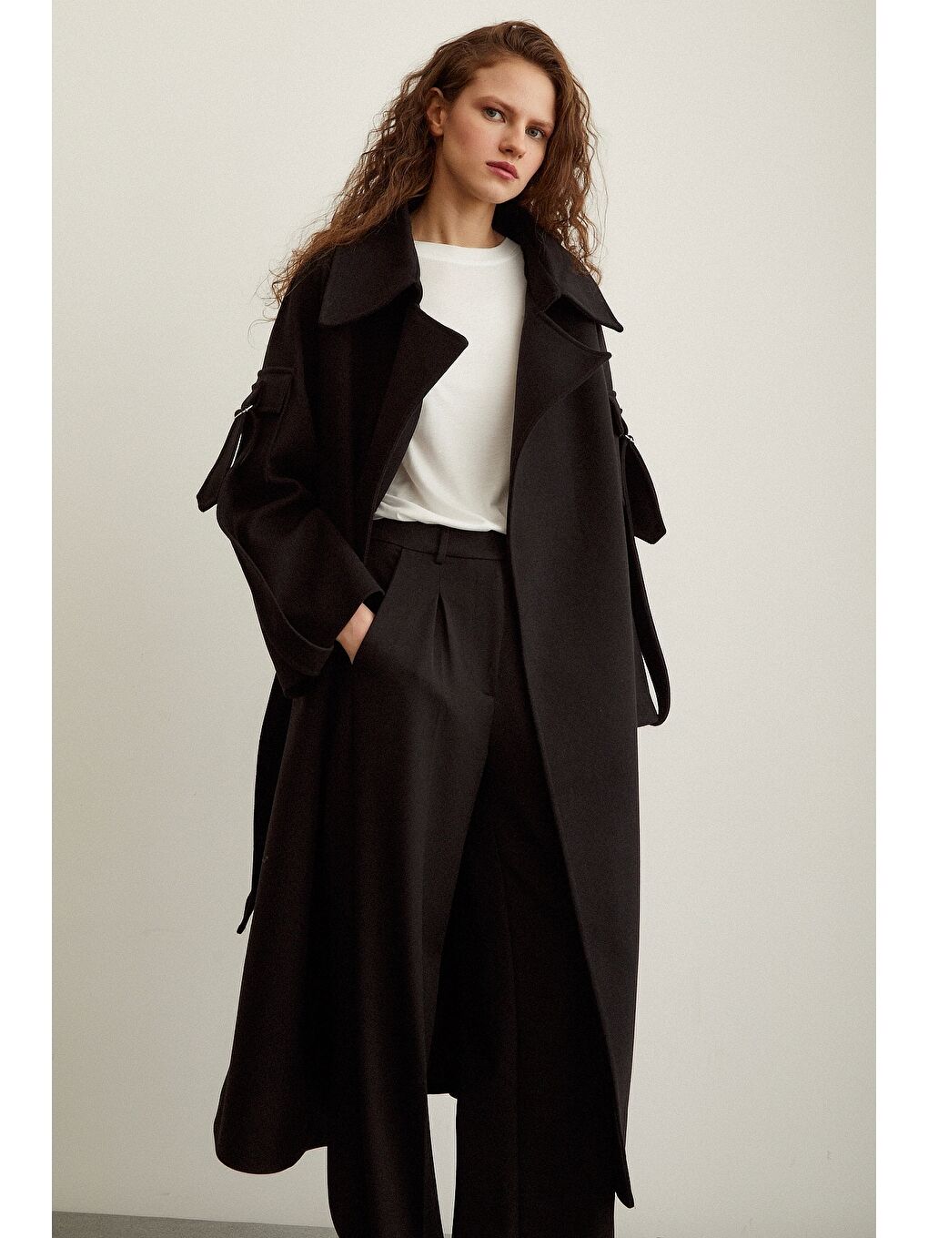 Kolu Cepli Apoletli Uzun Kaşe Kaban Siyah-2