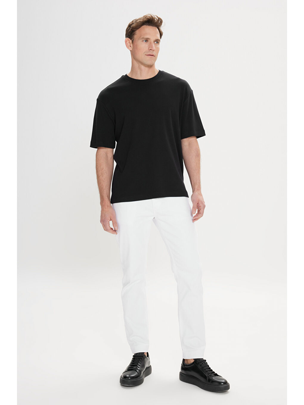 Erkek Siyah Modern Fit Rahat Kesim %100 Pamuk Bisiklet Yaka Tişört-1