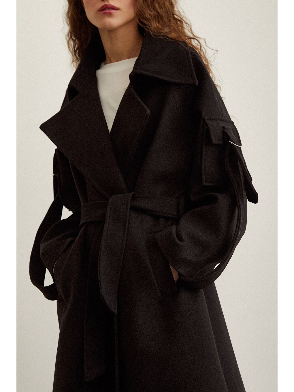 Kolu Cepli Apoletli Uzun Kaşe Kaban Siyah-3