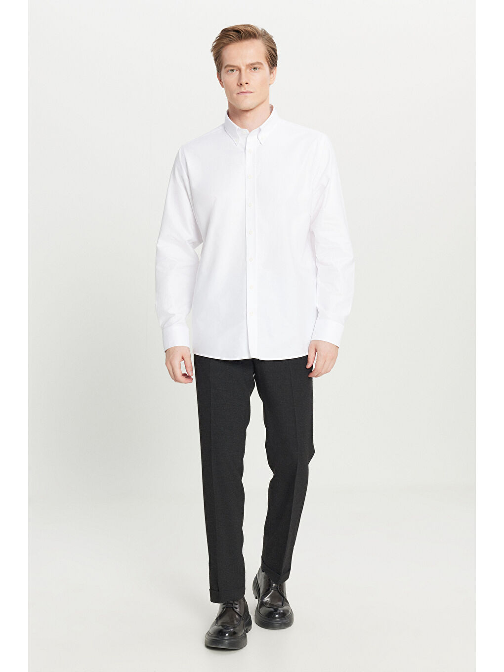 Erkek Beyaz %100 Pamuk Oxford Comfort Fit Rahat Kesim Düğmeli Yaka Gömlek-1