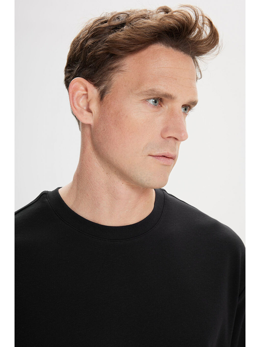 Erkek Siyah Modern Fit Rahat Kesim %100 Pamuk Bisiklet Yaka Tişört-3