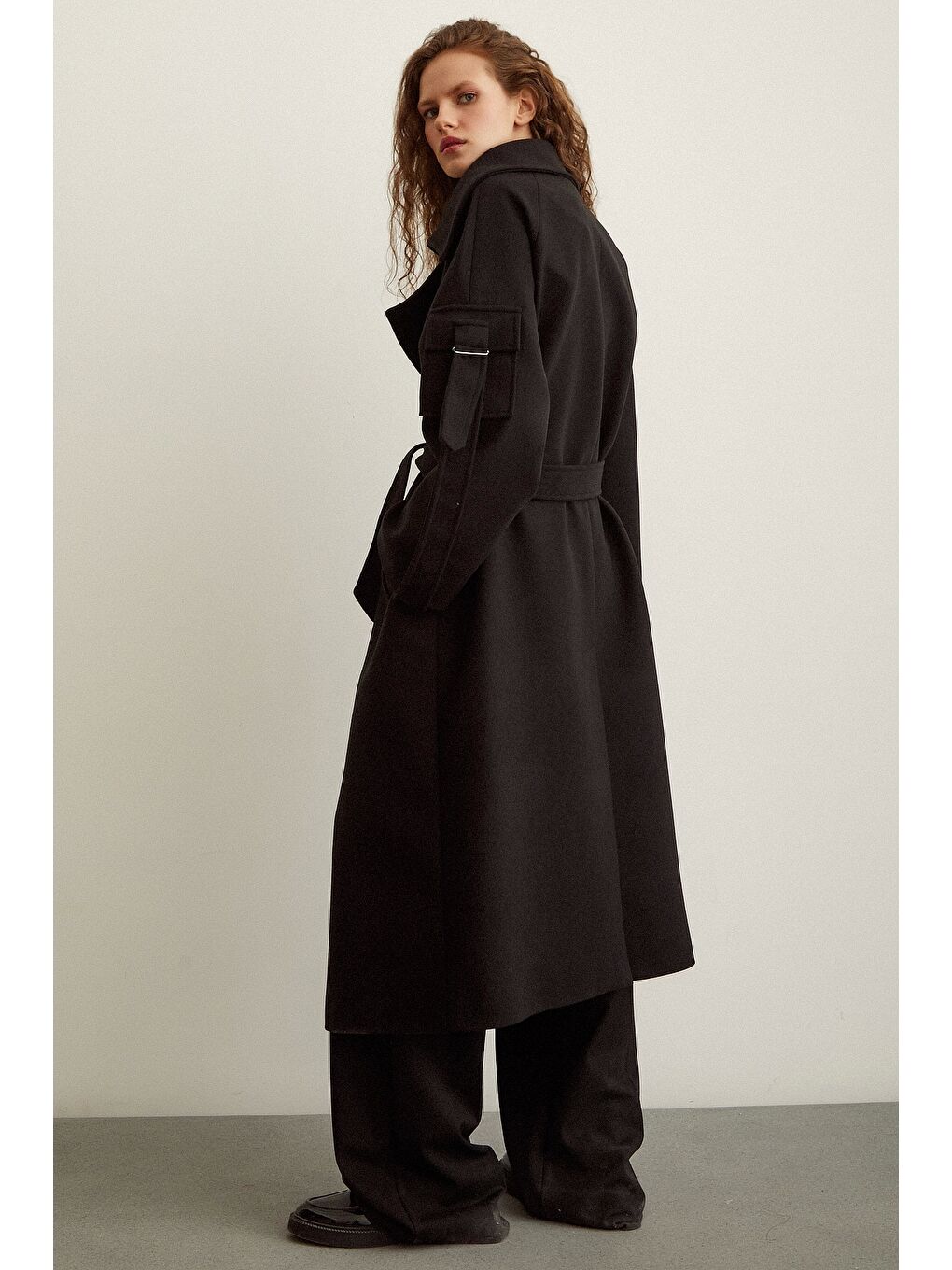 Kolu Cepli Apoletli Uzun Kaşe Kaban Siyah-5