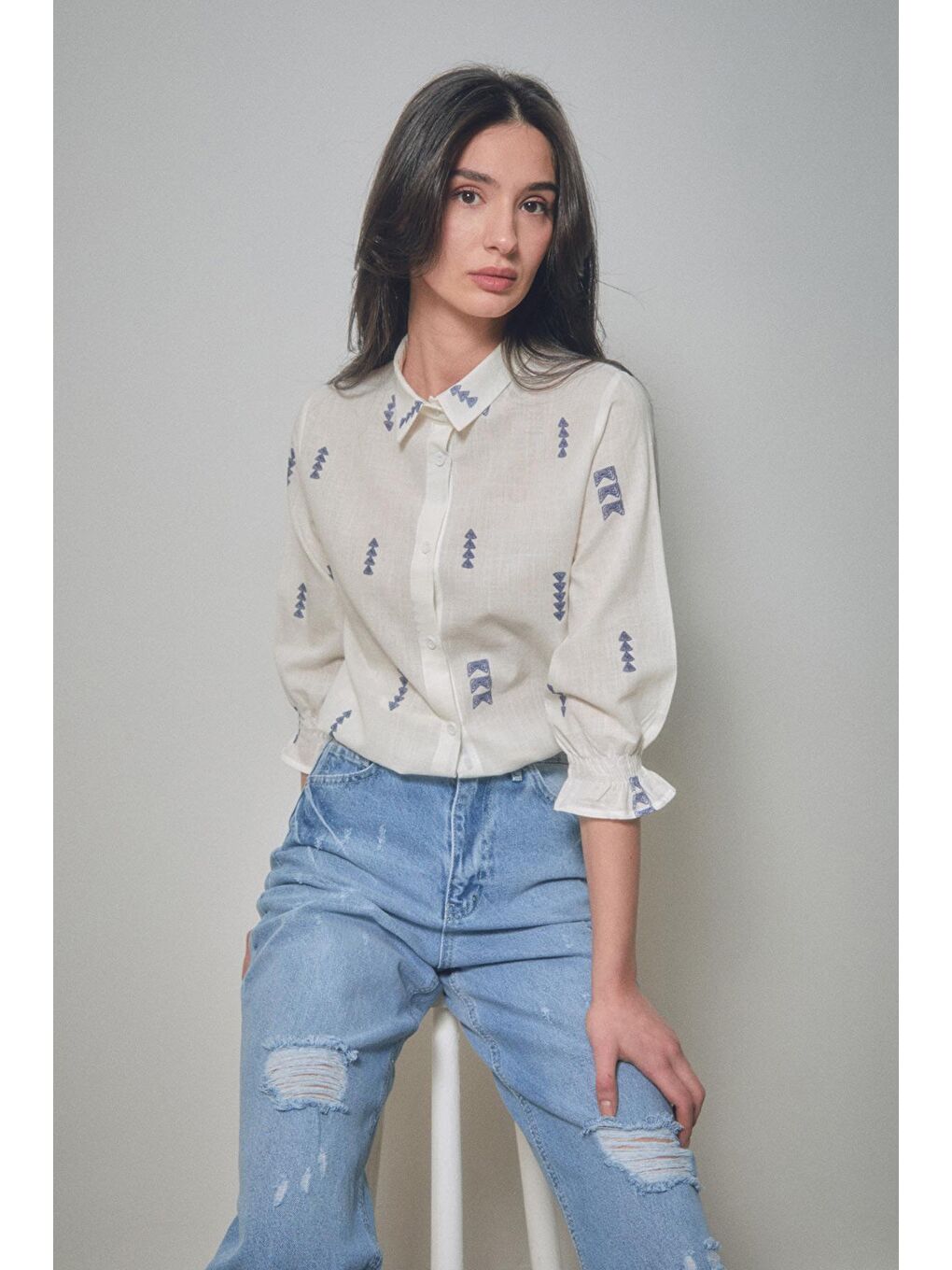 Ekru Baskılı Bağcıklı Uzun Kollu Gömlek
