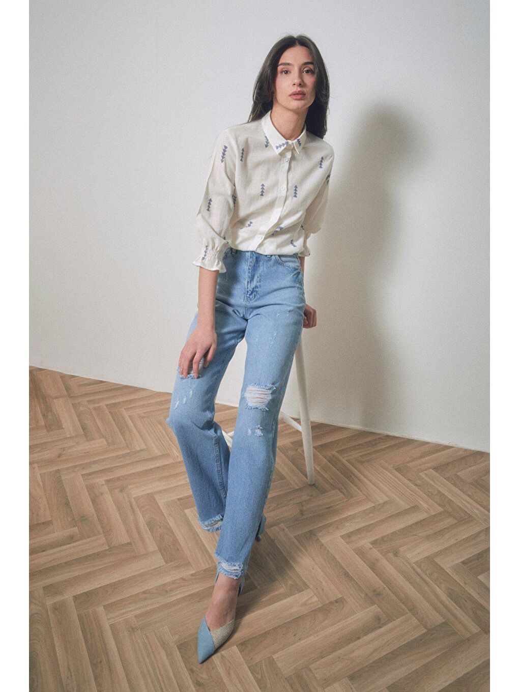 Ekru Baskılı Bağcıklı Uzun Kollu Gömlek-1