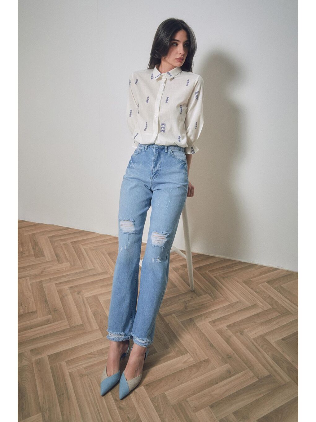 Ekru Baskılı Bağcıklı Uzun Kollu Gömlek-2