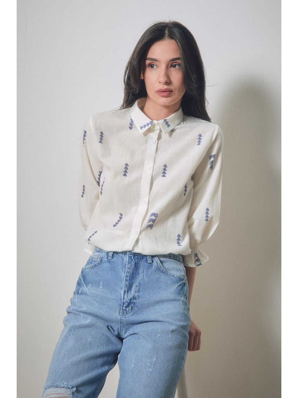 Ekru Baskılı Bağcıklı Uzun Kollu Gömlek-3