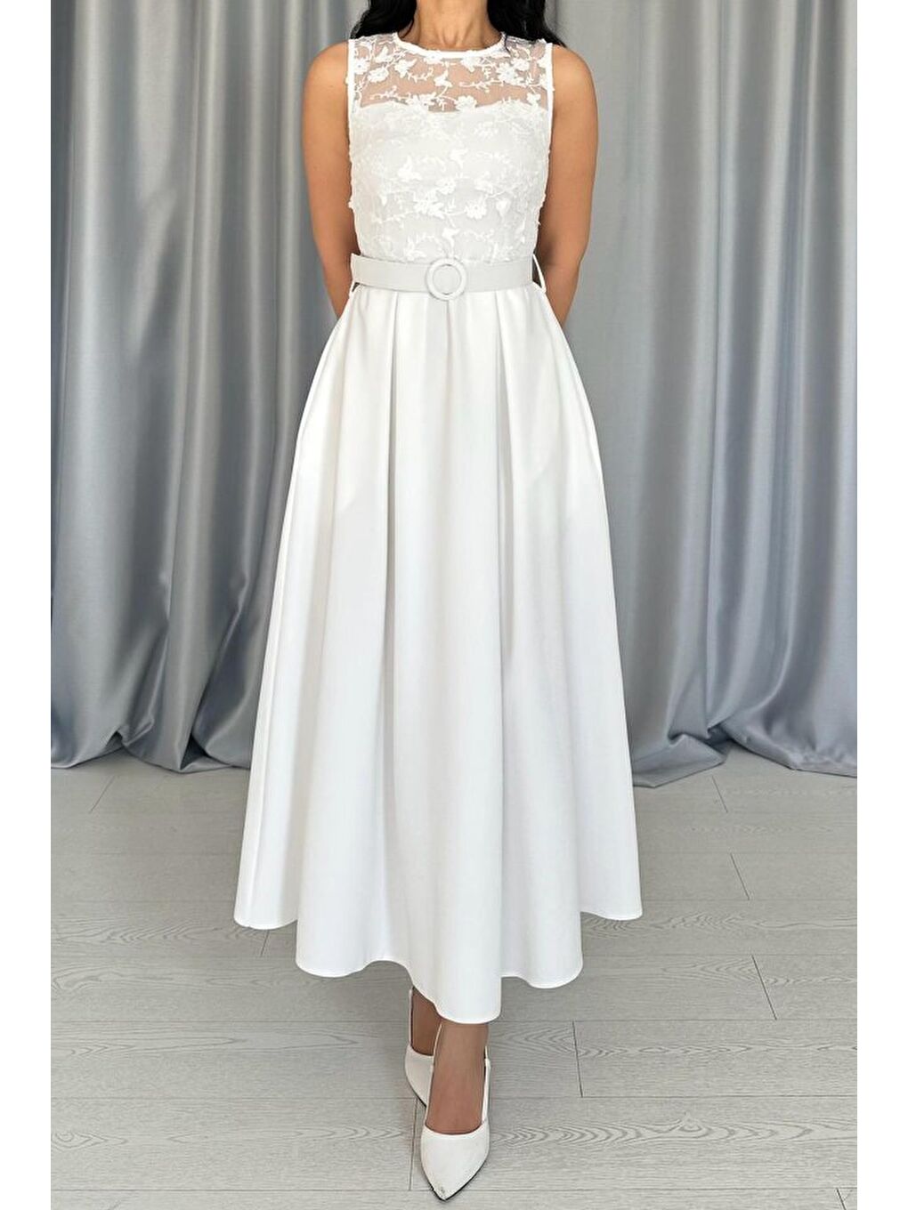 Beyaz Önü Dantel Detaylı Kemerli Elbise-2
