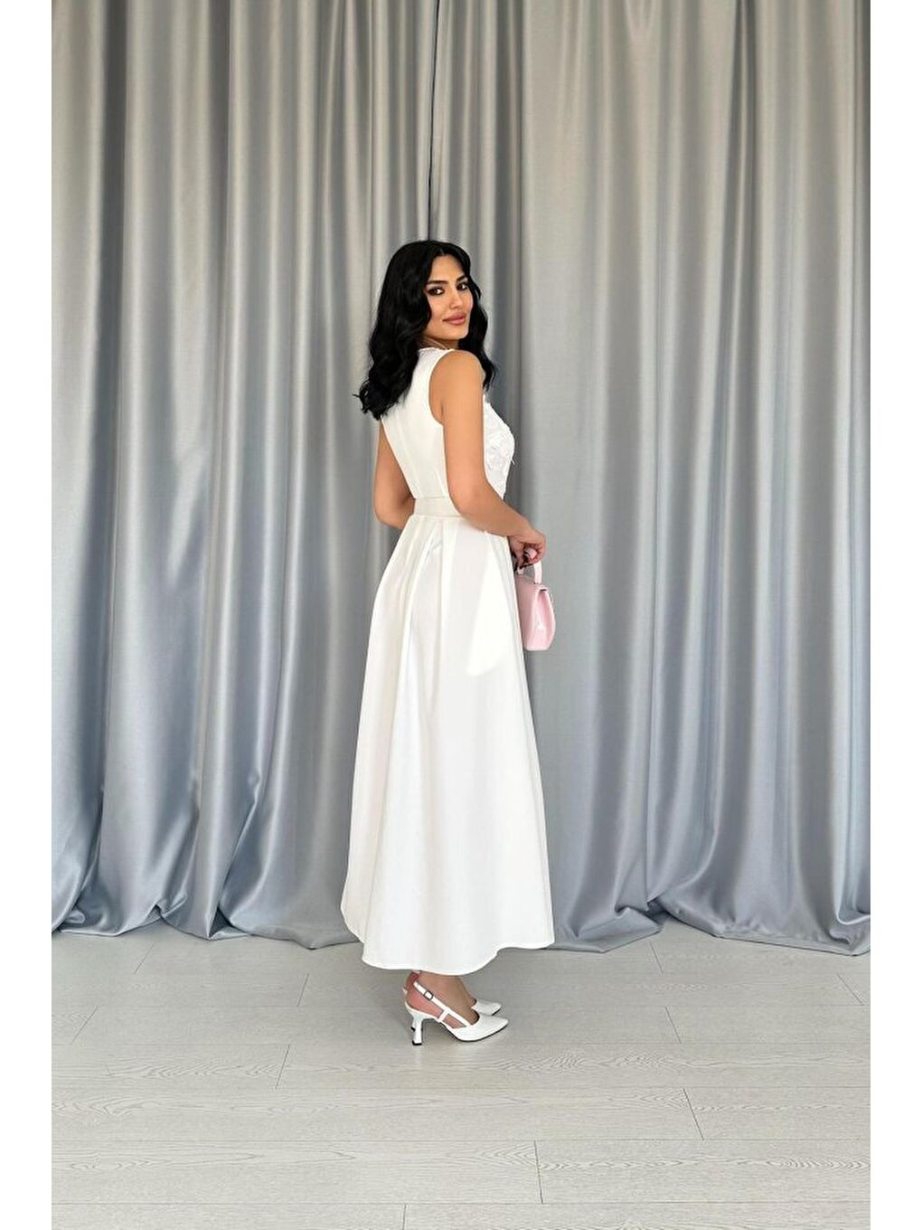 Beyaz Önü Dantel Detaylı Kemerli Elbise-3