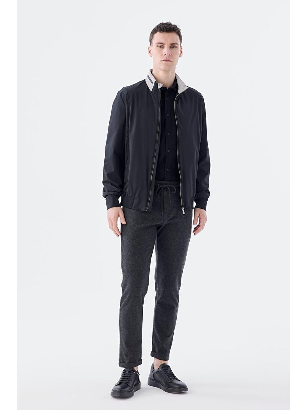 Siyah Comfort Fit Kapüşonlu Rahat Mevsimlik Spor Mont-1