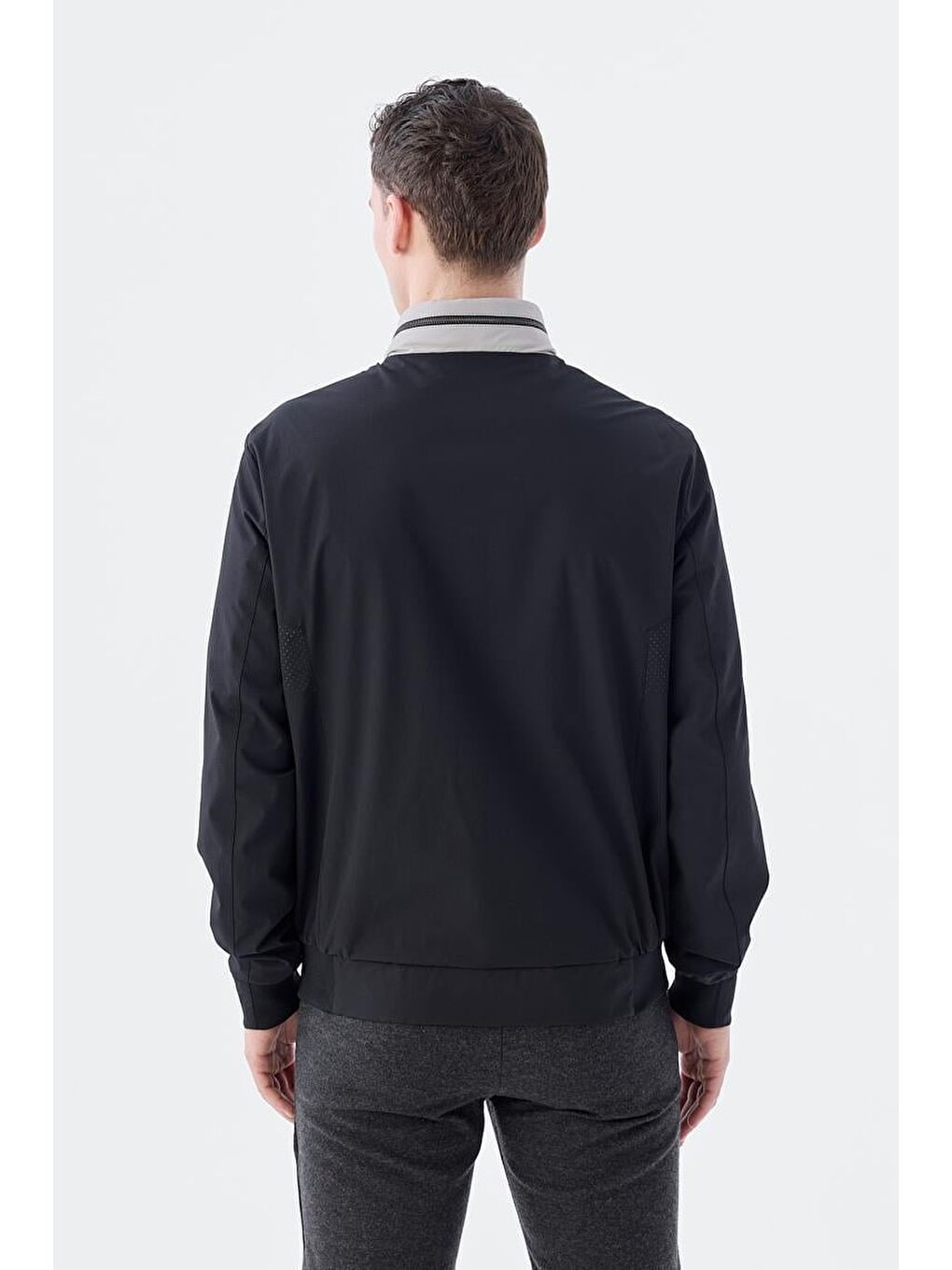 Siyah Comfort Fit Kapüşonlu Rahat Mevsimlik Spor Mont-3