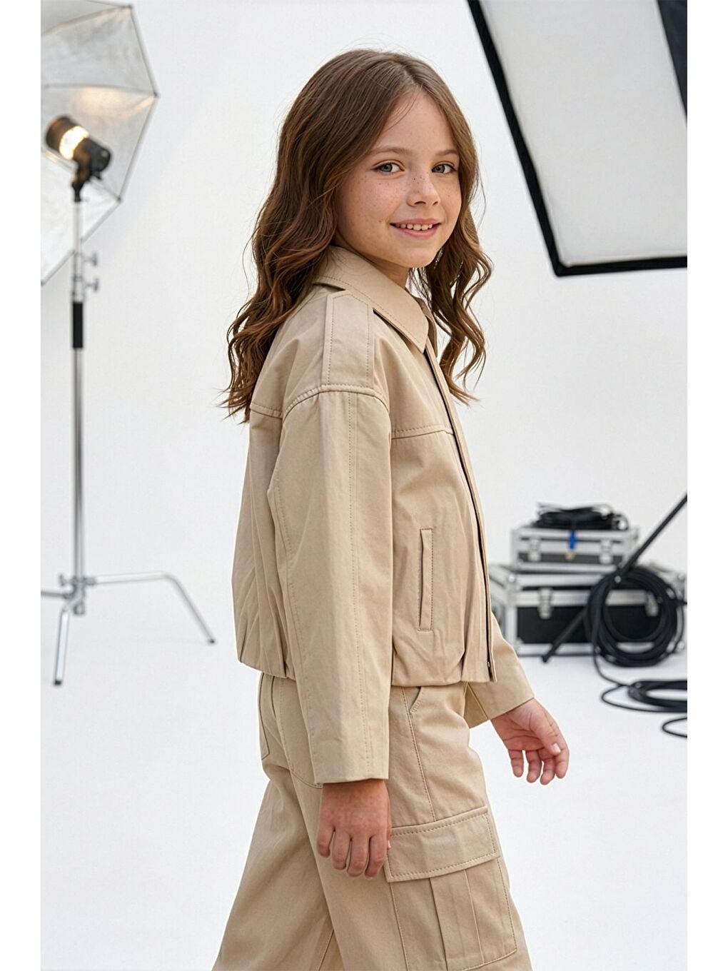 Bej Fermuarlı Pileli Omuz Detaylı Kız Çocuk Trençkot-3
