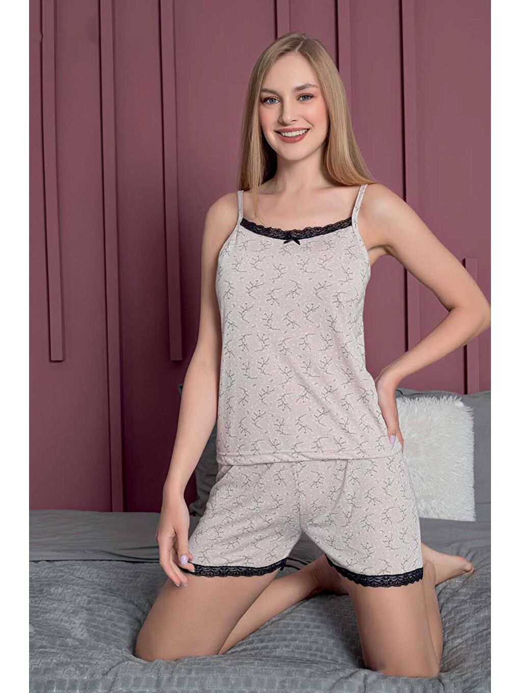 Orta Kadın Bej Baskılı Askılı Şortlu Takım - 25600