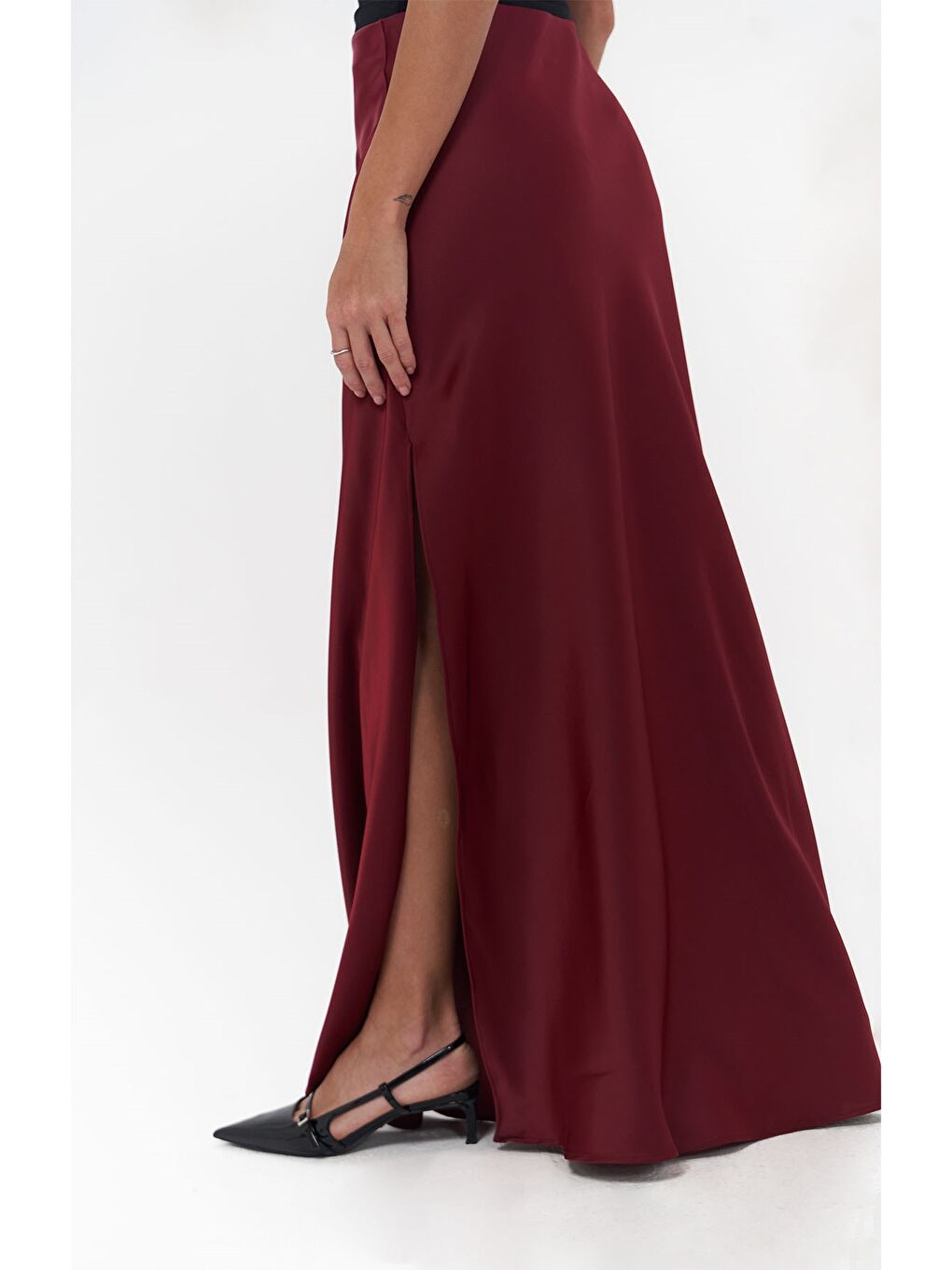 Cecil Yırtmaç Detay Bordo Saten Etek-5