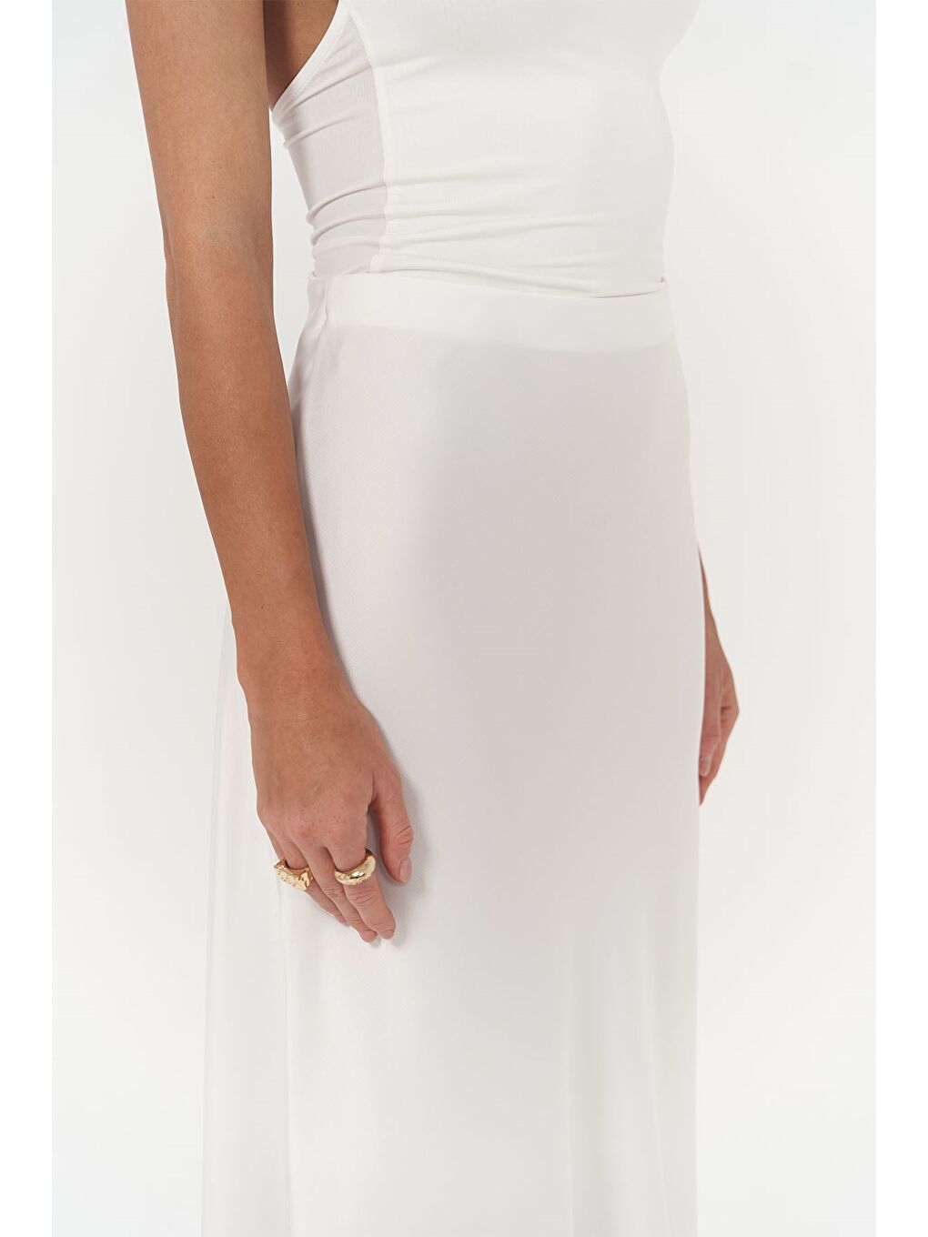 Cecil Yırtmaç Detay Beyaz Saten Etek-2