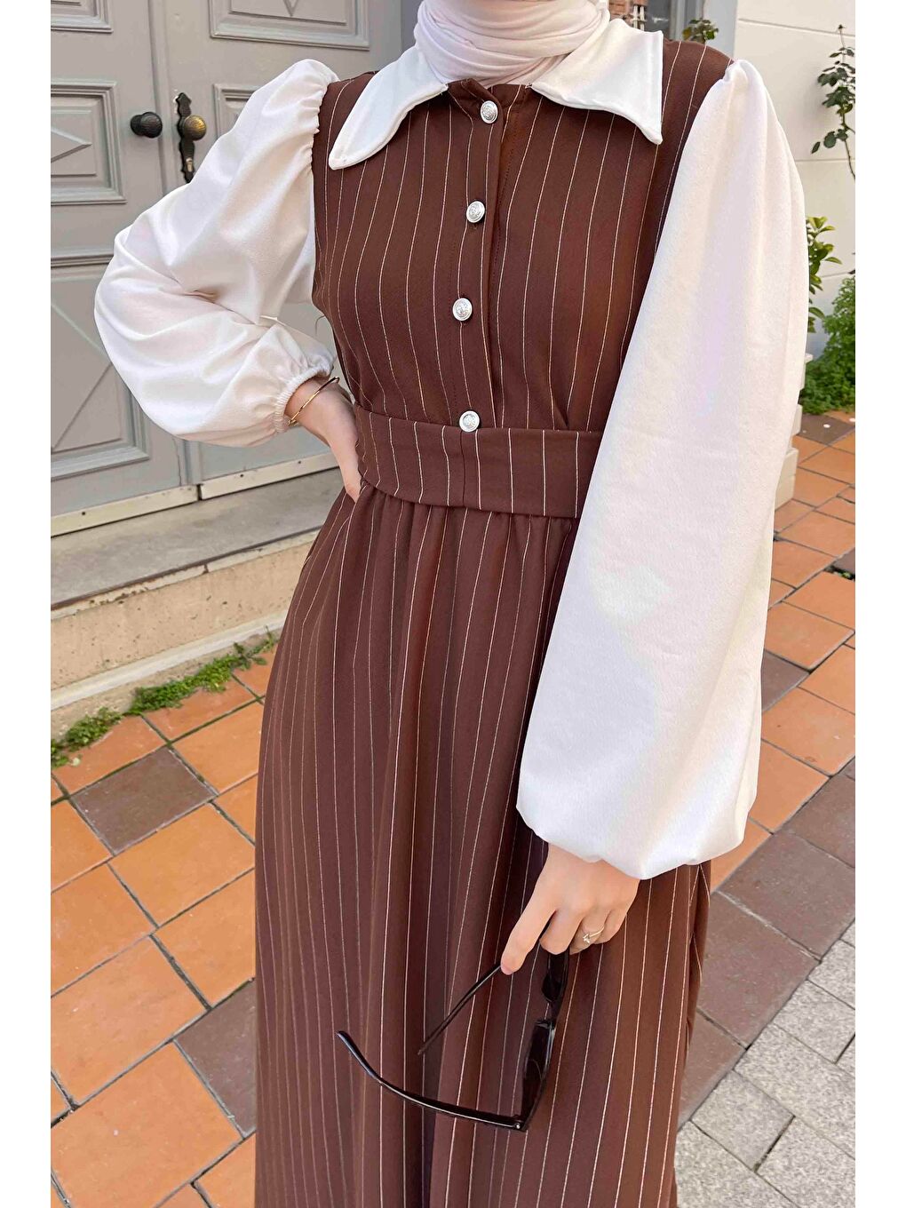 Çizgi Detaylı Garnili Elbise Acı Kahverengi-3