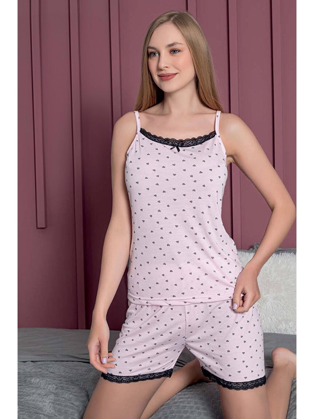 Orta Kadın Pembe Kalpli Askılı Şortlu Takım - 25594