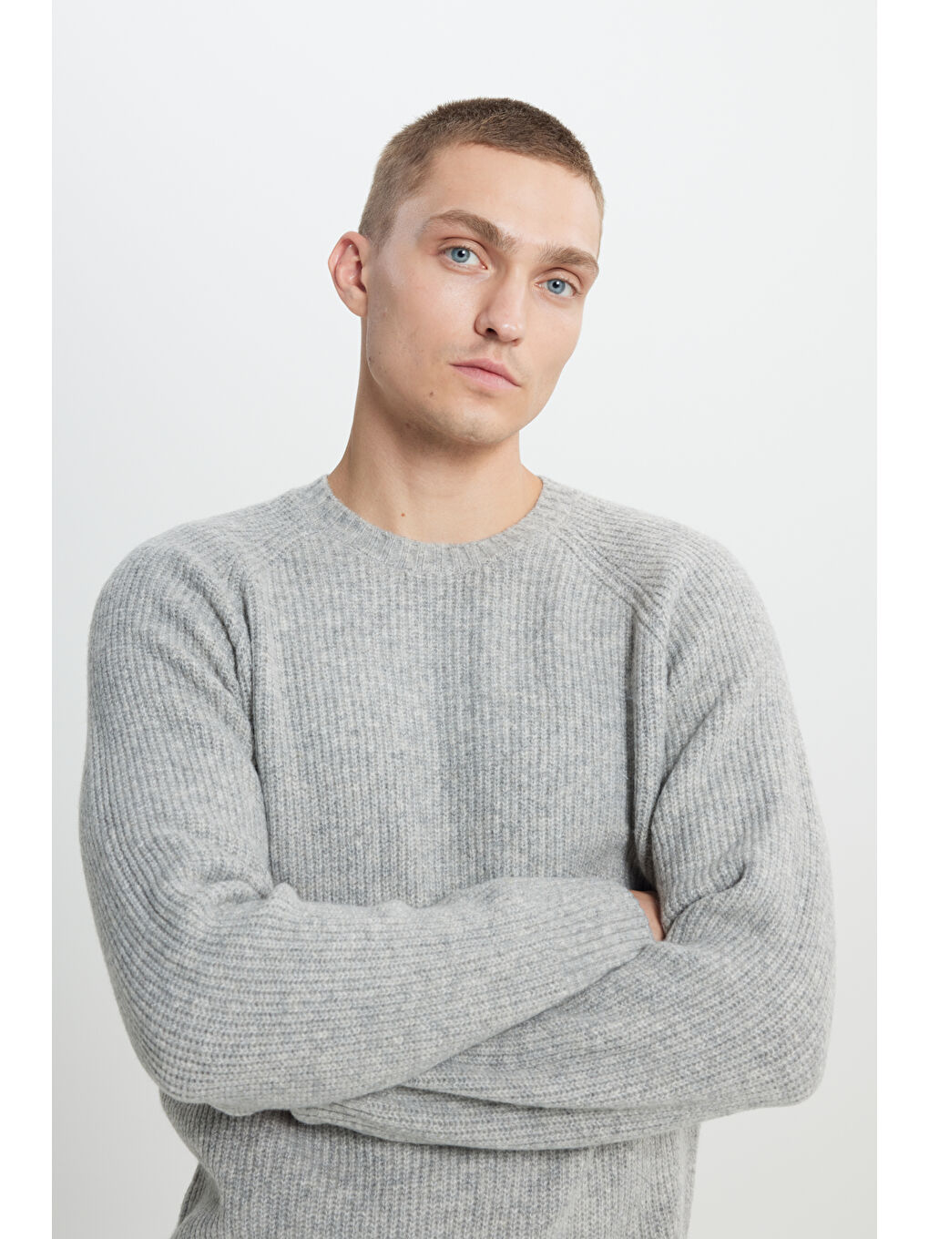 Erkek Gri Melanj Standart Fit Normal Kesim Bisiklet Yaka Triko Kazak-2