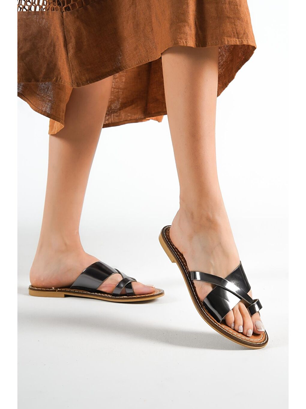 Gri 888 Hakiki Deri Bodrum Kadın Terlik