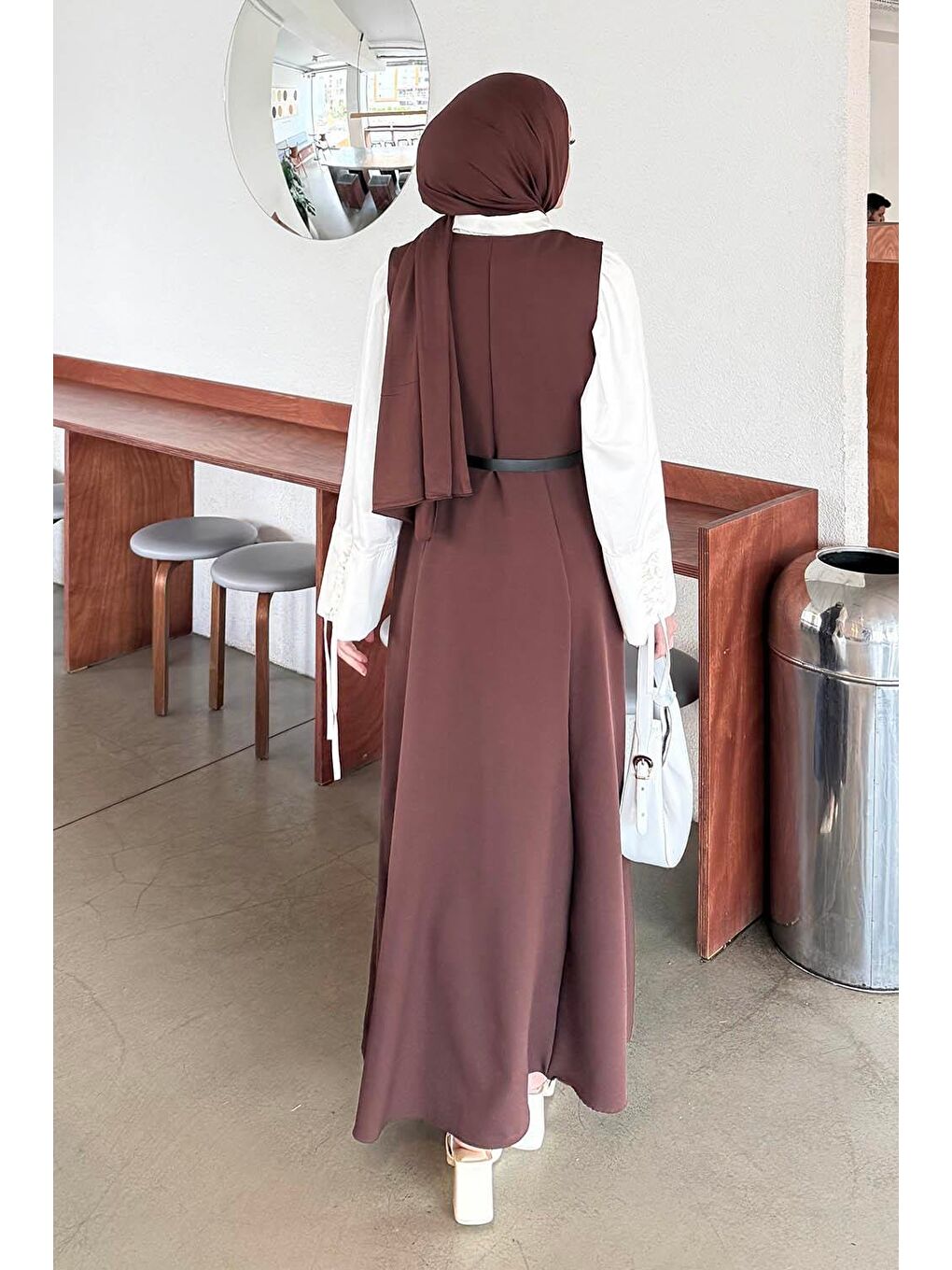 Düğme Detaylı Kolsuz Tesettür Elbise Acı Kahverengi-3