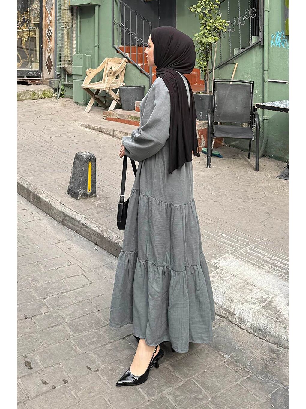 Ön Yarım Düğme Detaylı Müslin Kumaş Tesettür Elbise Gri-1
