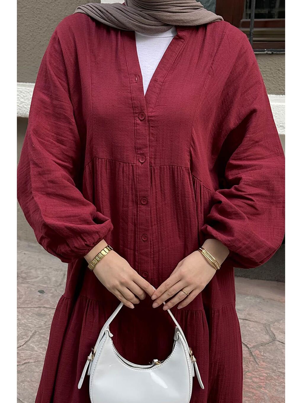 Ön Yarım Düğme Detaylı Müslin Kumaş Tesettür Elbise Bordo-2