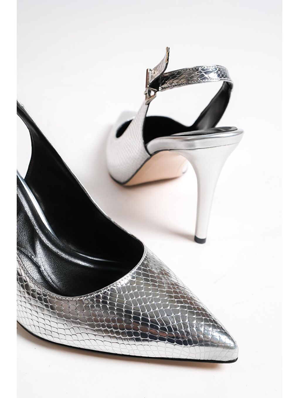 Gri Arkası Açık Orta Topuklu Yumuşak Pedli Taban Kadın Ayakkabı-4