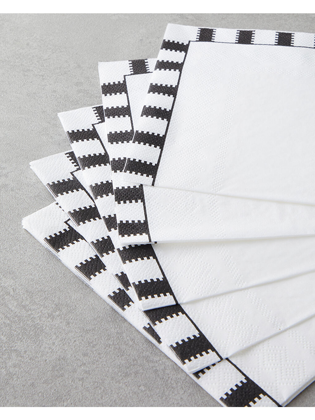 Nuvia 20'li Kağıt Peçete 33x33 cm Siyah - Beyaz-1
