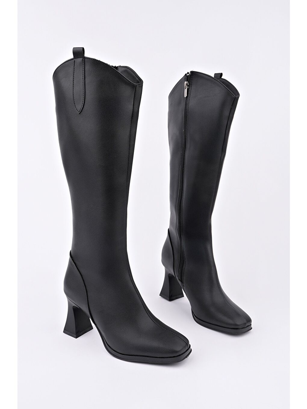Siyah ASTORİA Küt Burun Yandan Fermuarlı Topuklu Kadın Çizme