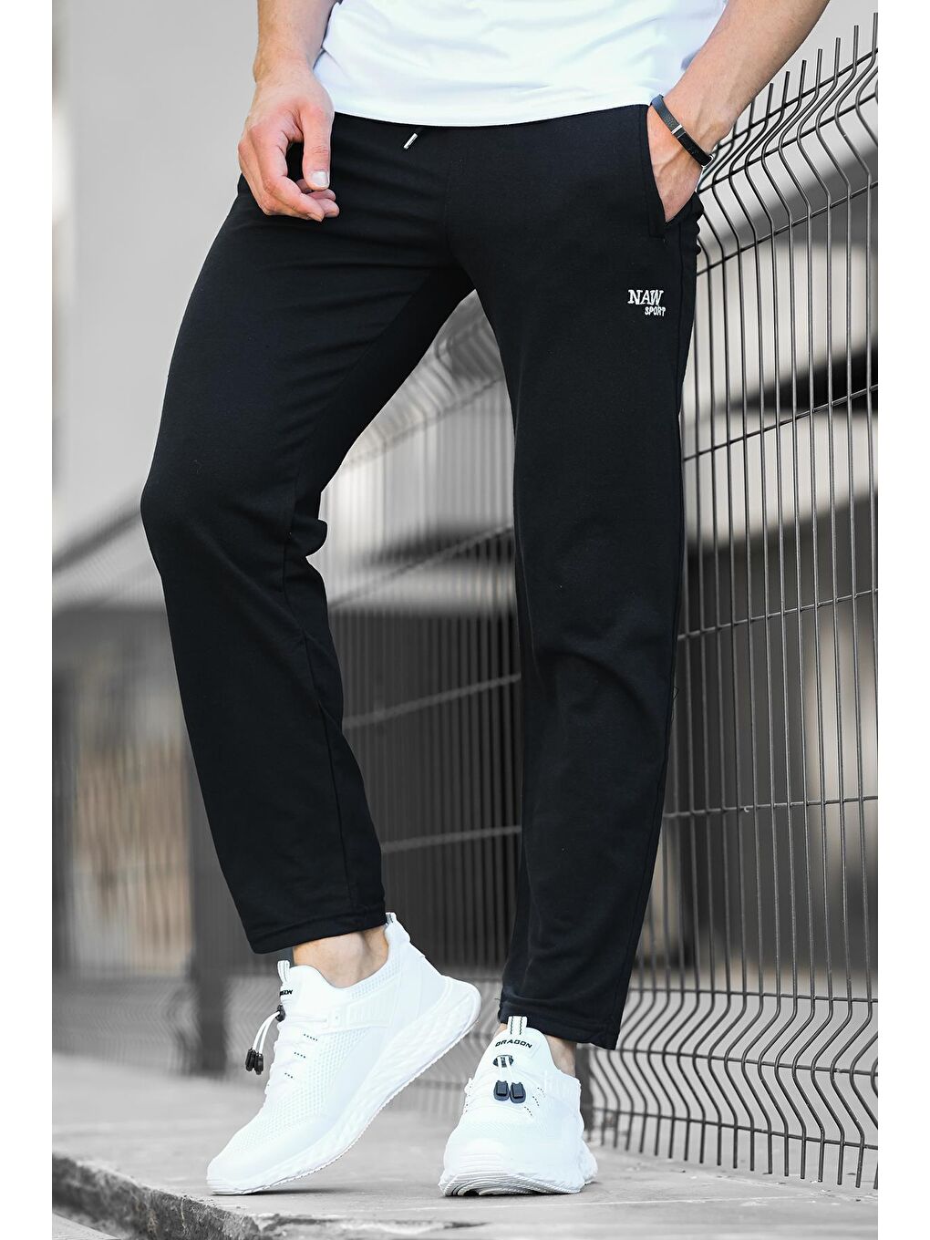 Siyah Carel Düz Paça Nakışlı Erkek Eşofman Altı-1