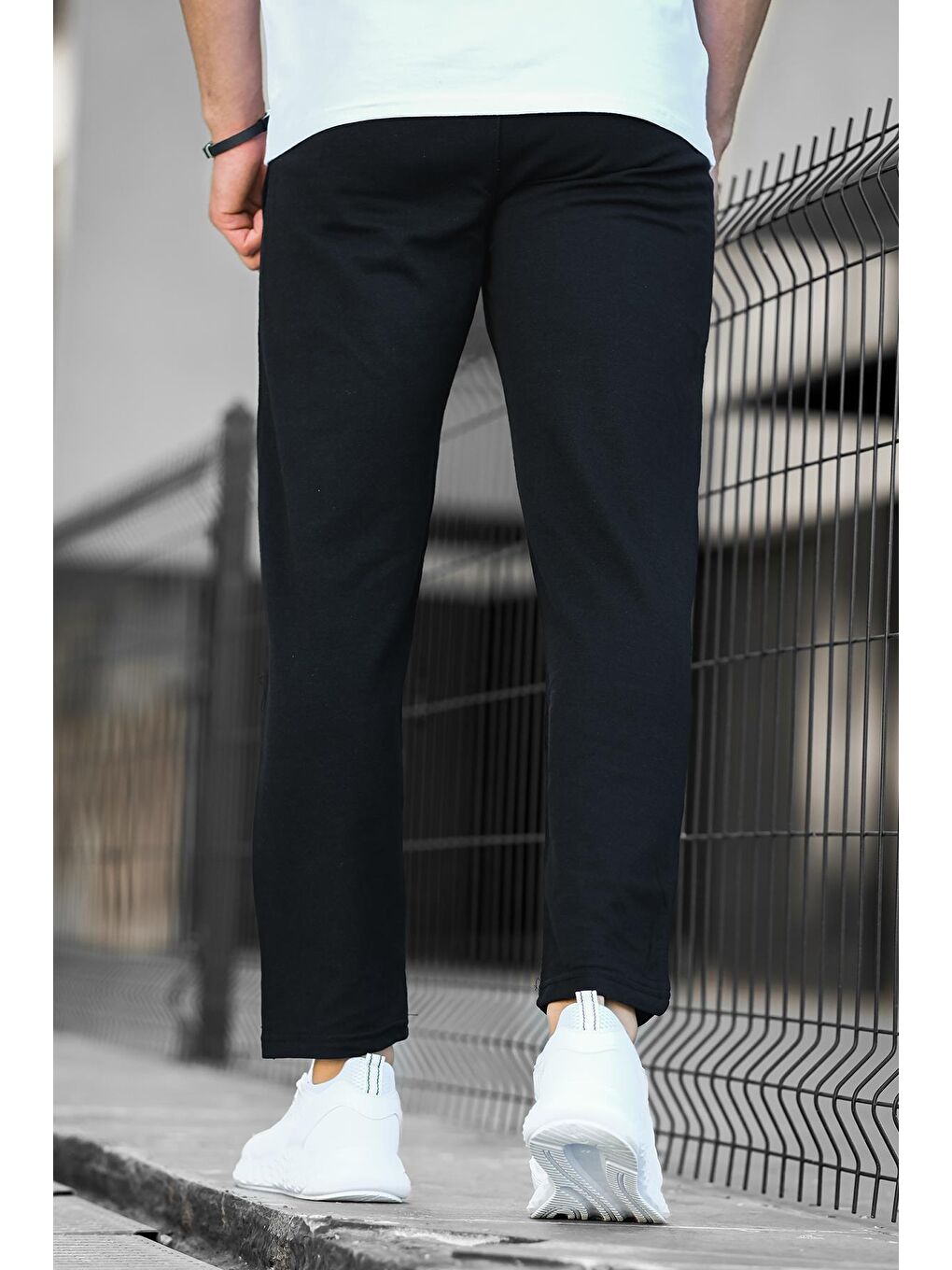 Siyah Carel Düz Paça Nakışlı Erkek Eşofman Altı-2