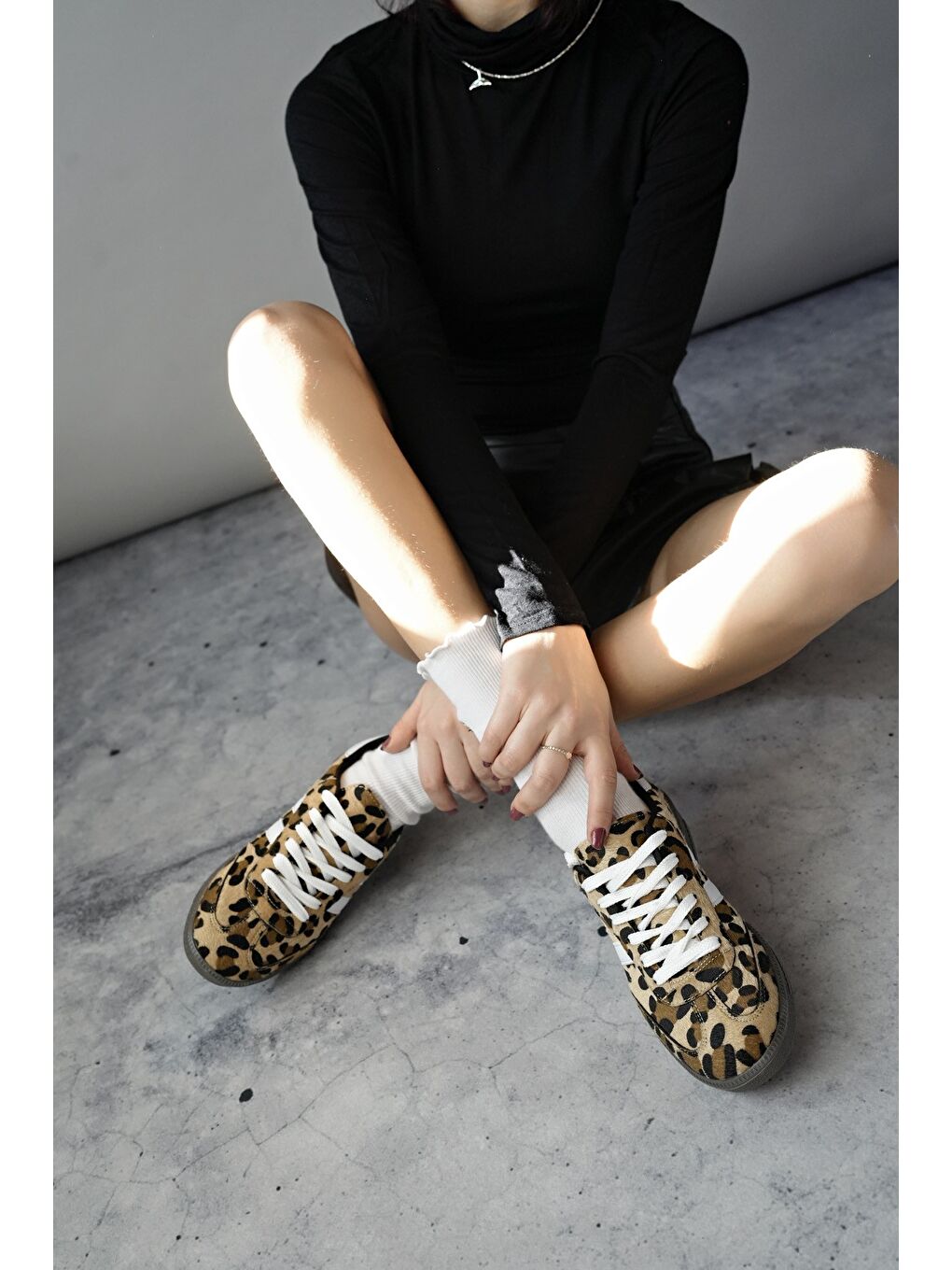 Beyaz LEOPARD Kadın Ortopedik Günlük Bağcıklı Yürüyüş Leopar Desenli Sneaker Spor Ayakkabı-1