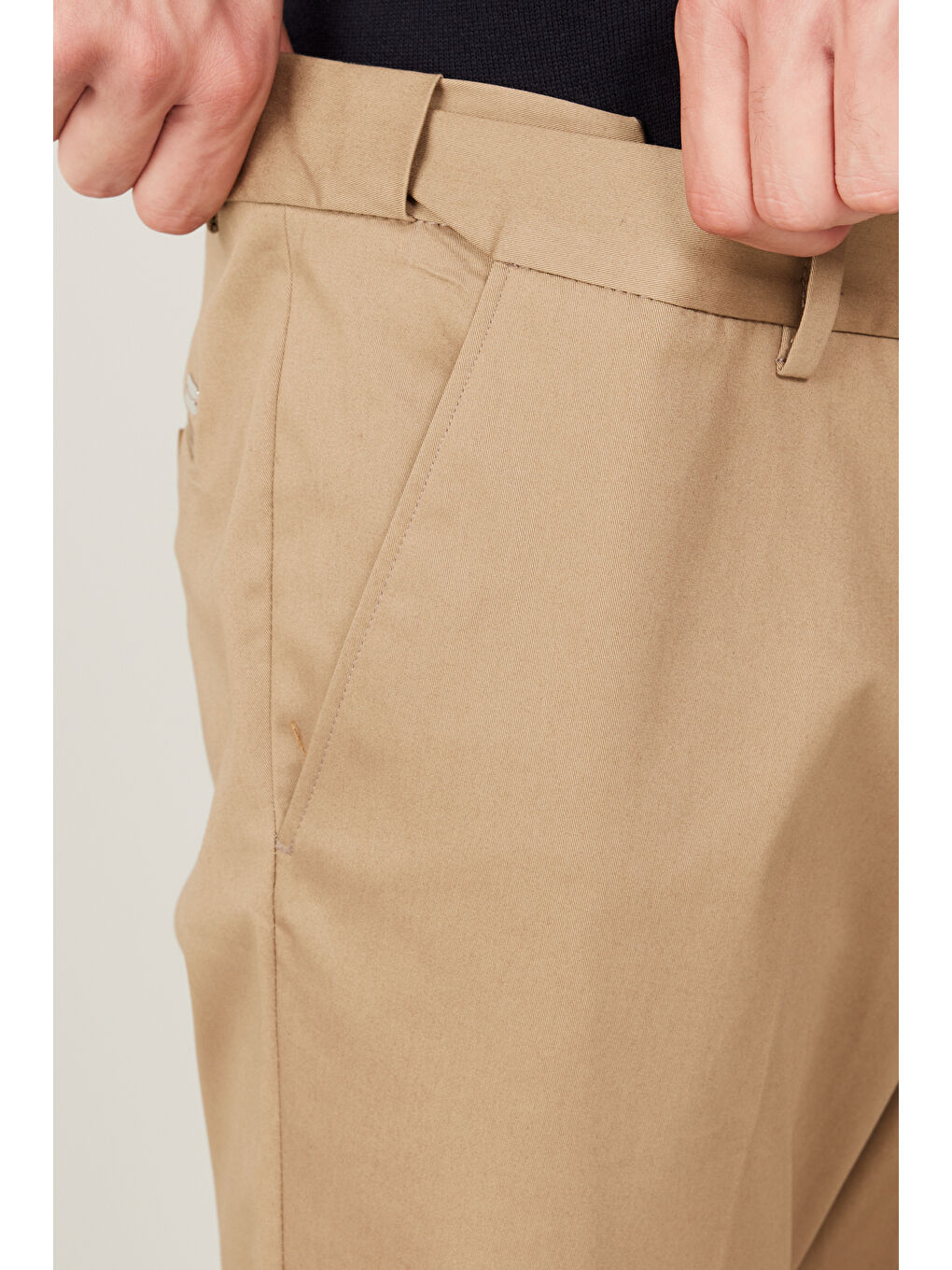 Kahverengi Erkek Camel Slim Fit Dar Kesim Gabardin Kumaş Desenli Pamuklu Esnek Beli Lastikli Pantolon-4