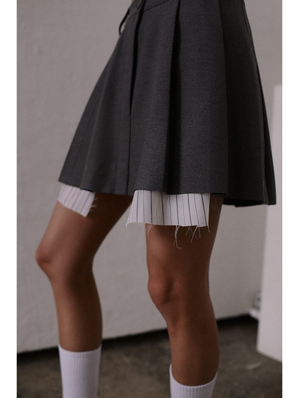 Gri Rina Pileli Füme Mini Etek-1