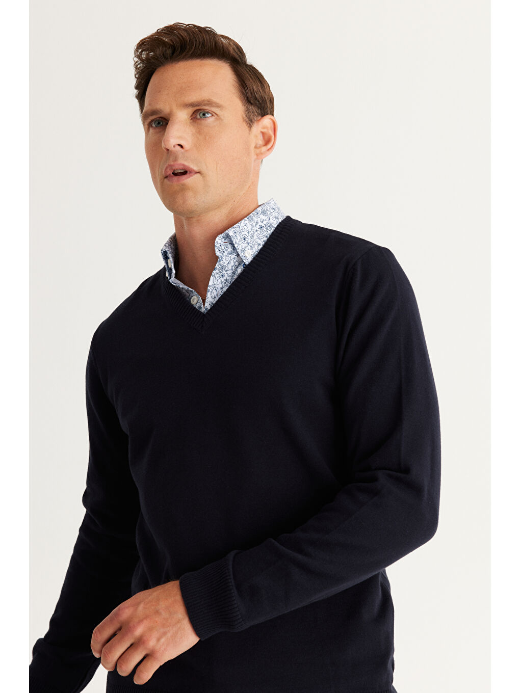 Erkek Siyah Standart Fit Normal Kesim V Yaka Pamuklu Triko Kazak-1