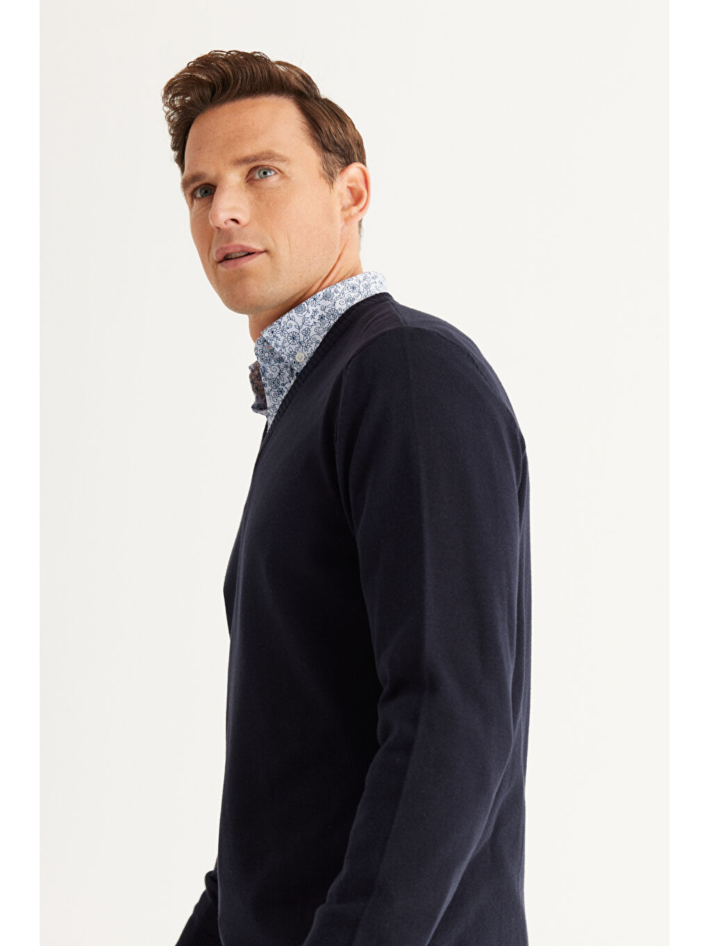 Erkek Siyah Standart Fit Normal Kesim V Yaka Pamuklu Triko Kazak-2