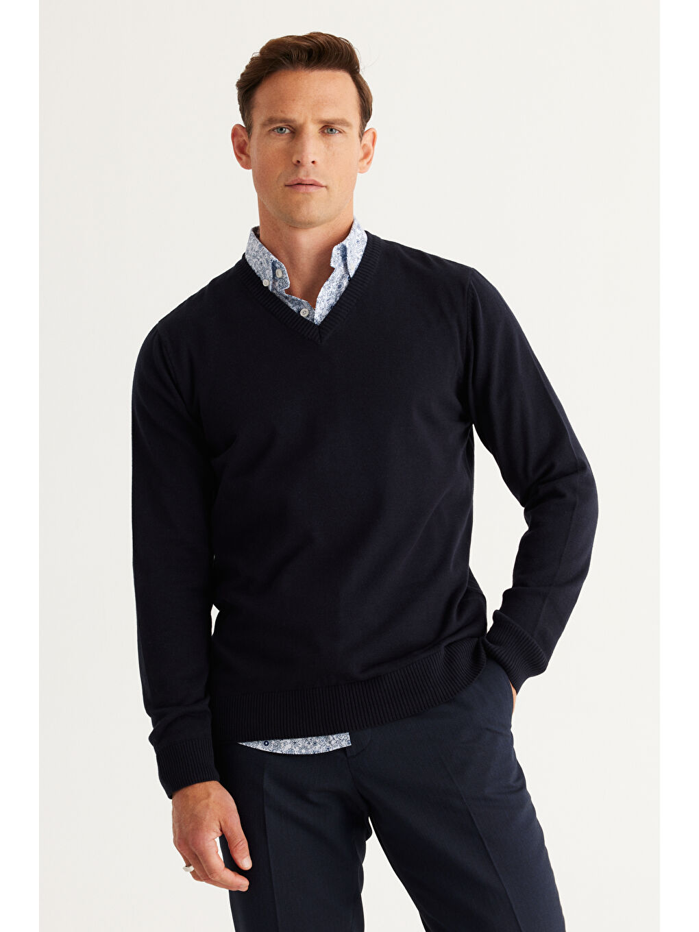 Erkek Siyah Standart Fit Normal Kesim V Yaka Pamuklu Triko Kazak-5