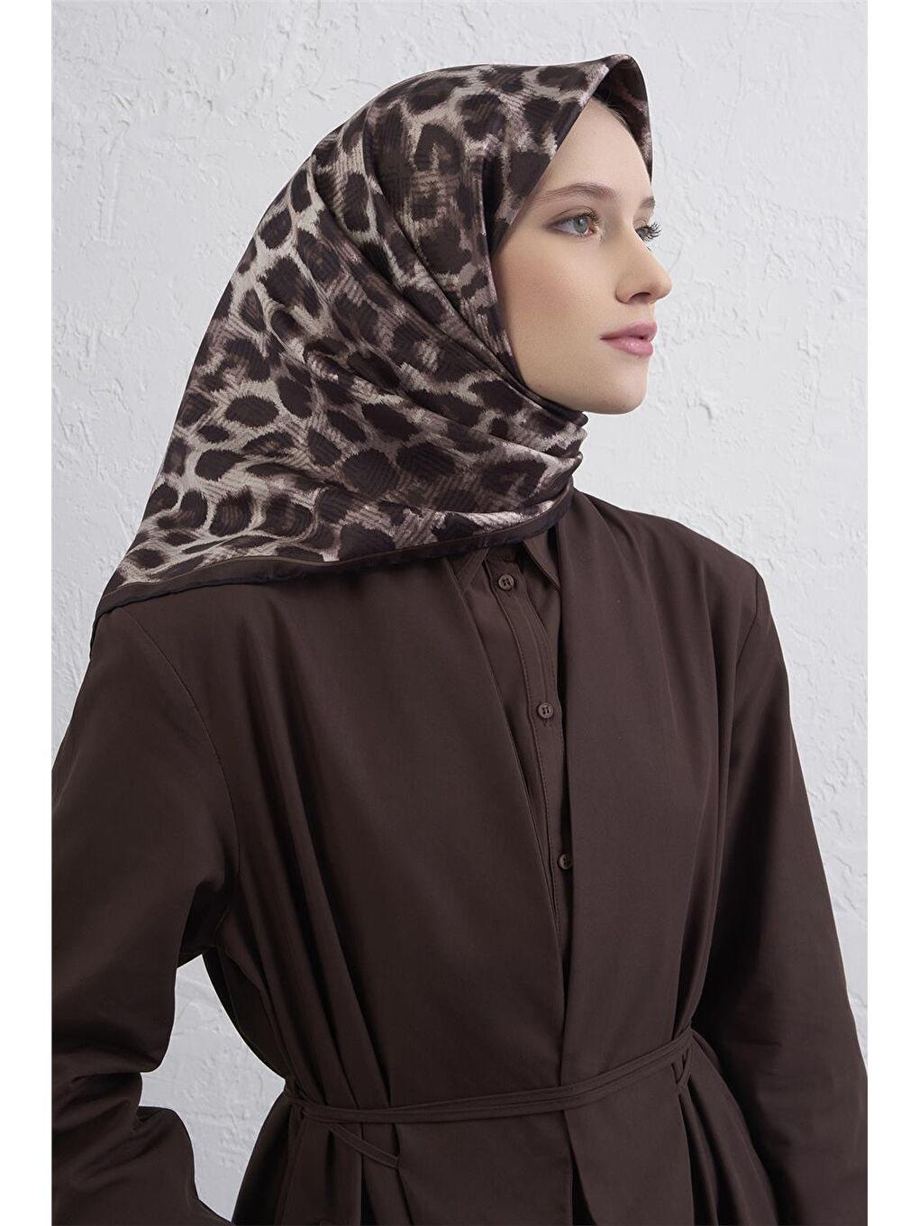 Kahverengi Klasik Desenli Saf İpek Twill Eşarp 9425D 53